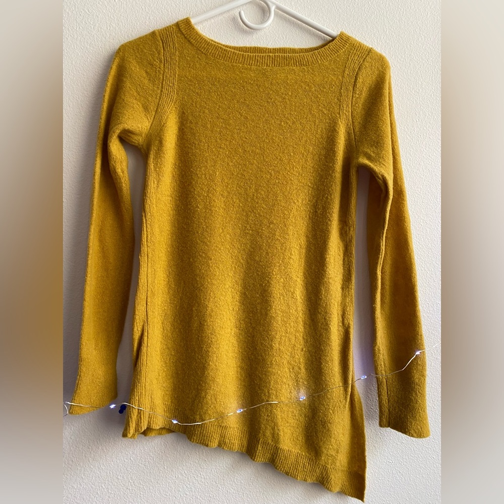 Light weight patterned sweater in mustard yellow color